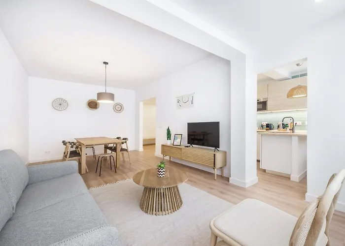 By Olala Homes Apartman